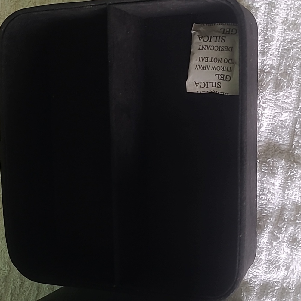 Guess stackable small carrying case. - Picture 3 of 3